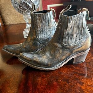 Freebird Faith gray distressed